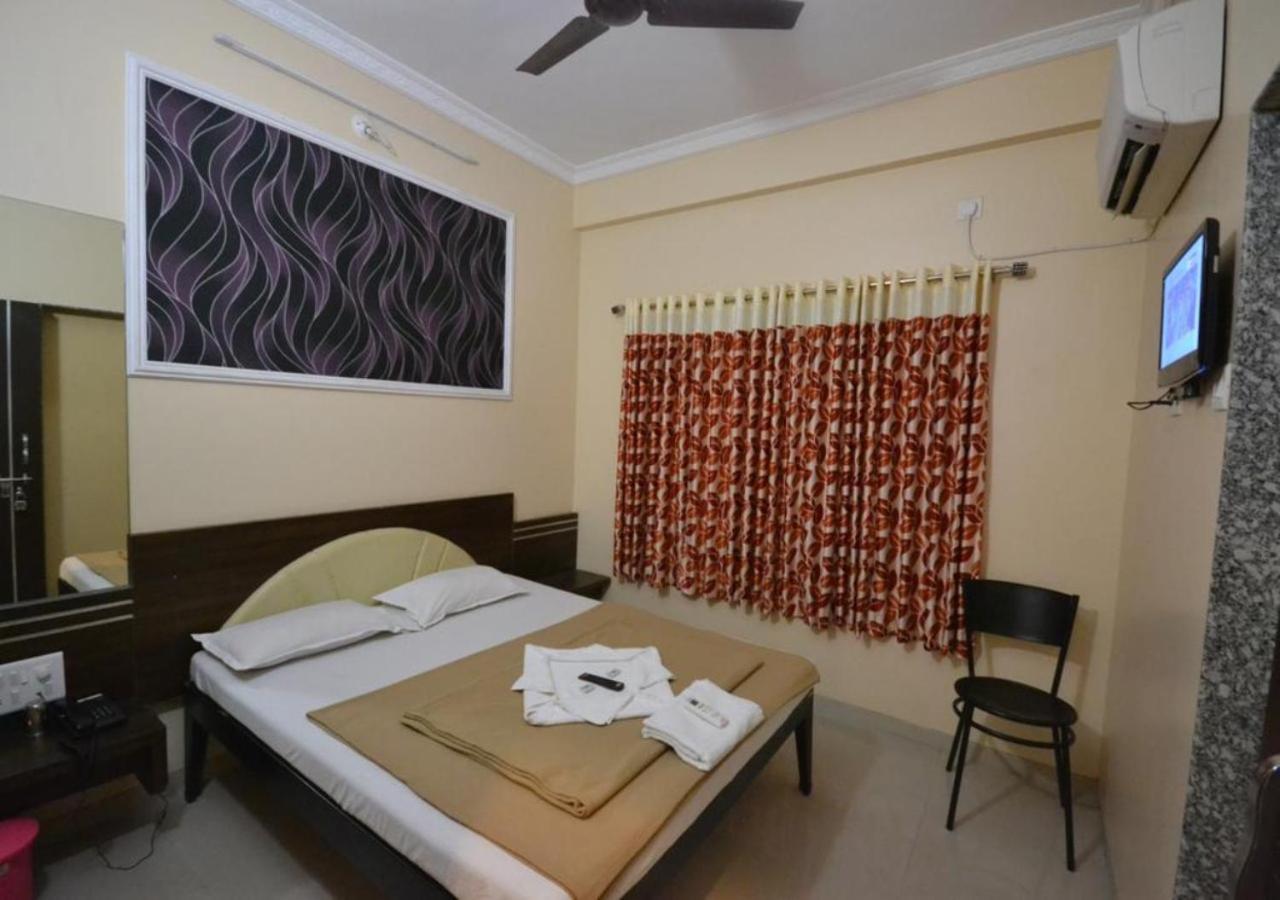 Hotel Yogiraj Širdi Exteriér fotografie