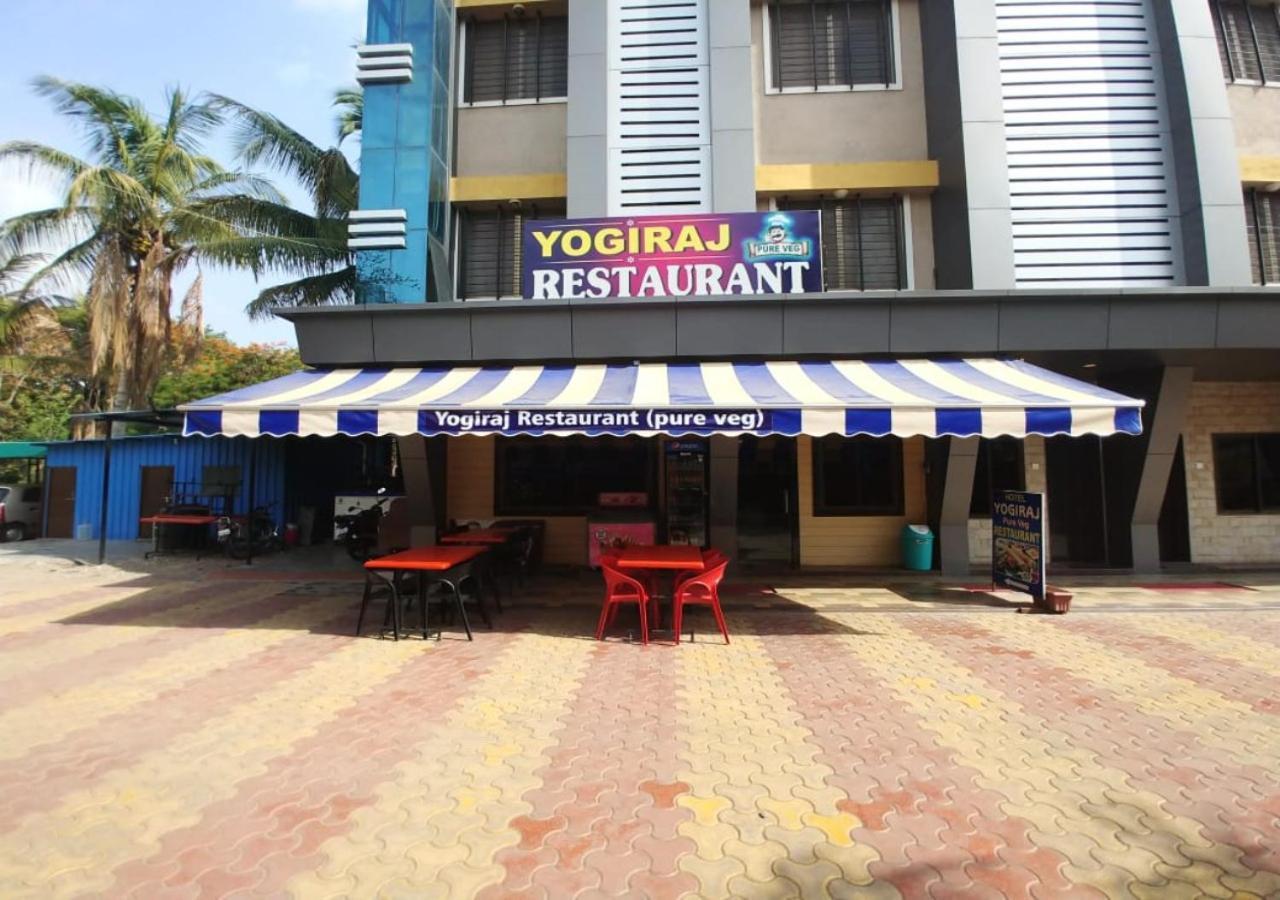 Hotel Yogiraj Širdi Exteriér fotografie